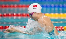 开云体育在线-游泳决赛现场：选手千钧一发争夺桂冠的简单介绍