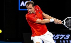 开云体育-KT横扫BRO，Tarzan完成史诗逆转峡谷大战八强赛，强势挺进下一轮的简单介绍