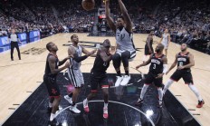 开云体育官方网站-关于马刺后卫米尔斯冲突卡佩拉，两队全员进场的信息