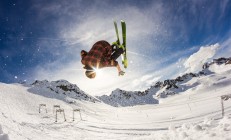 开云体育官方网站-绿茵双雄谱，希腊逆转波兰铸奇迹，范戴克领军利物浦定乾坤