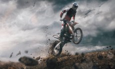 开云体育下载-红色跃马的逆袭，孤勇者阿隆索扛起法拉利力克迈凯伦