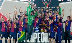 开云体育在线-西班牙女足队员展现出色表现，逆转胜利晋级