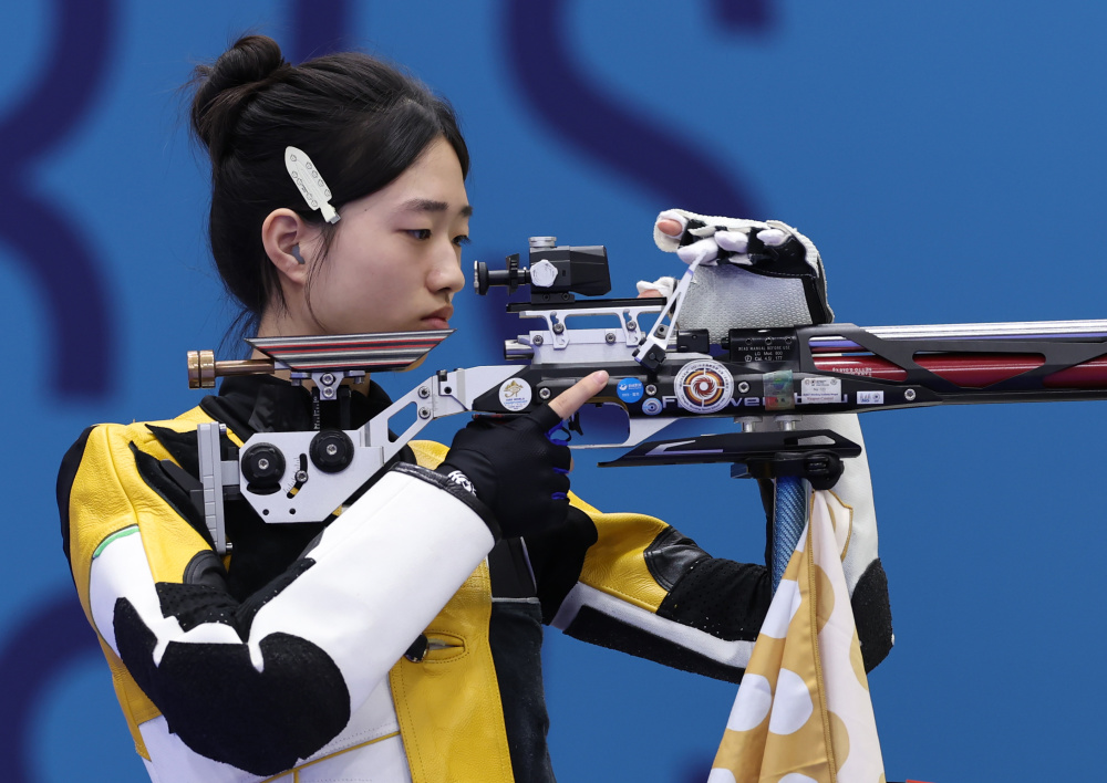 法国射击选手精准发挥，轻松获得冠军