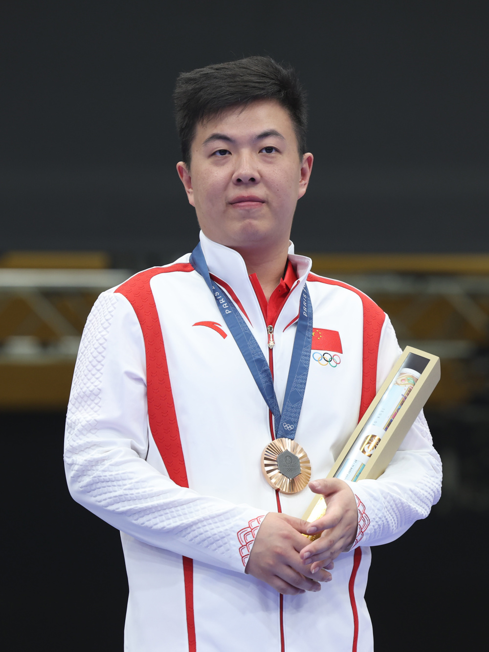 法国射击选手精准发挥，轻松获得冠军