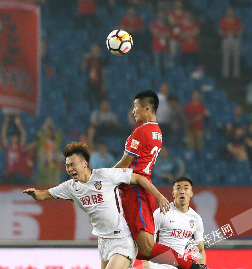 青岛黄海主场不敌重庆斯威，败在主场