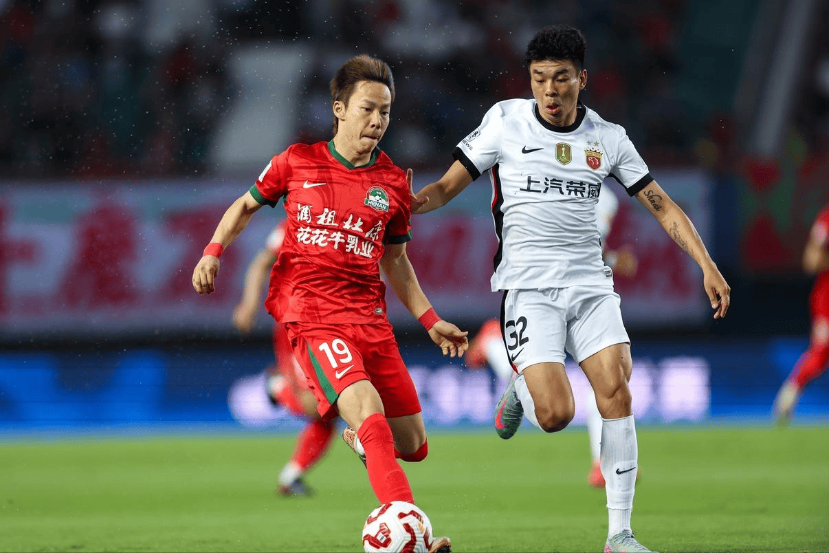 上港轻松击败富力，实力表现令人敬佩