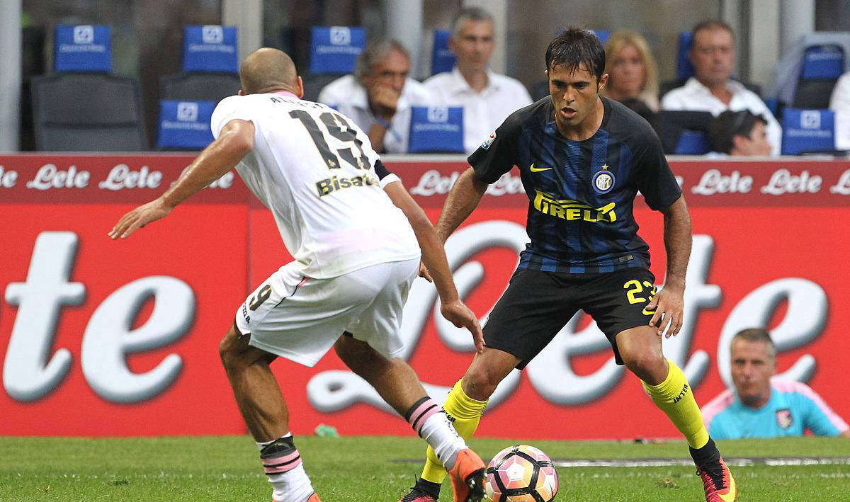 关于阿贾克斯主教练赛后发表失望言论，要求球员提升表现的信息