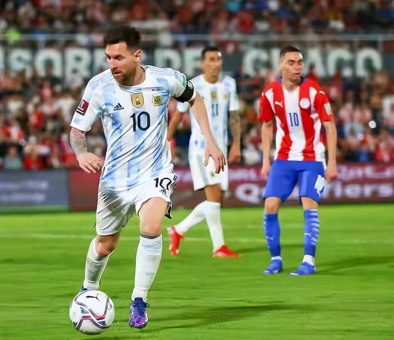 包含足球世界的“强者之战”引来万人关注的词条