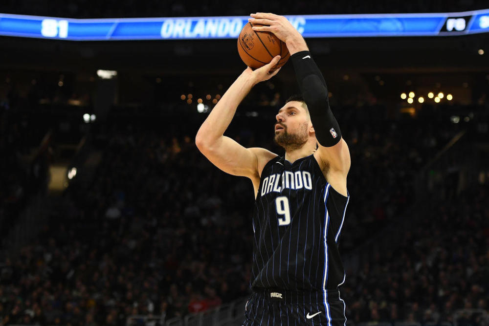 包含老鹰再胜魔术，继续保持不败战绩的词条