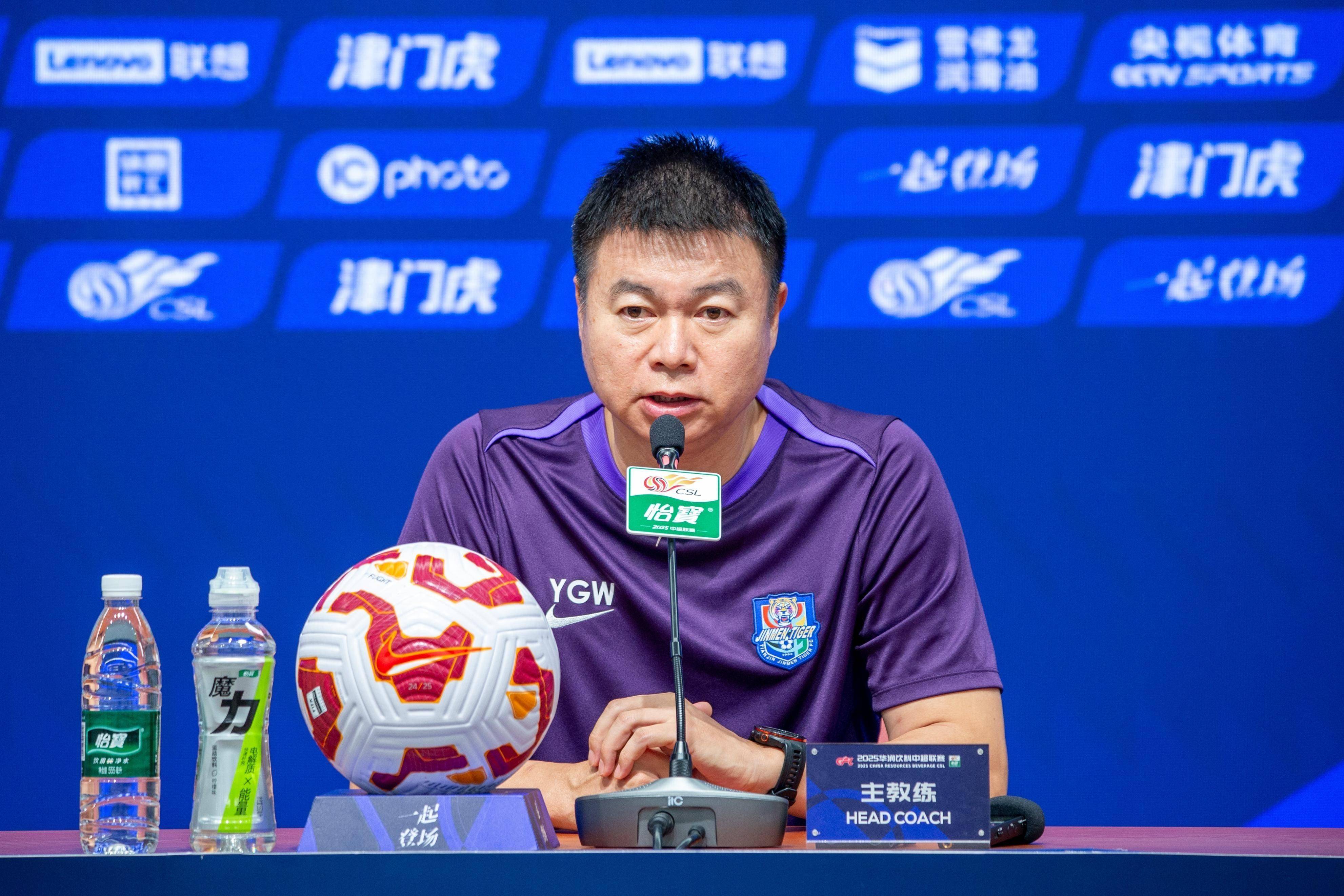 热身赛中争胜，球队备战状态良好