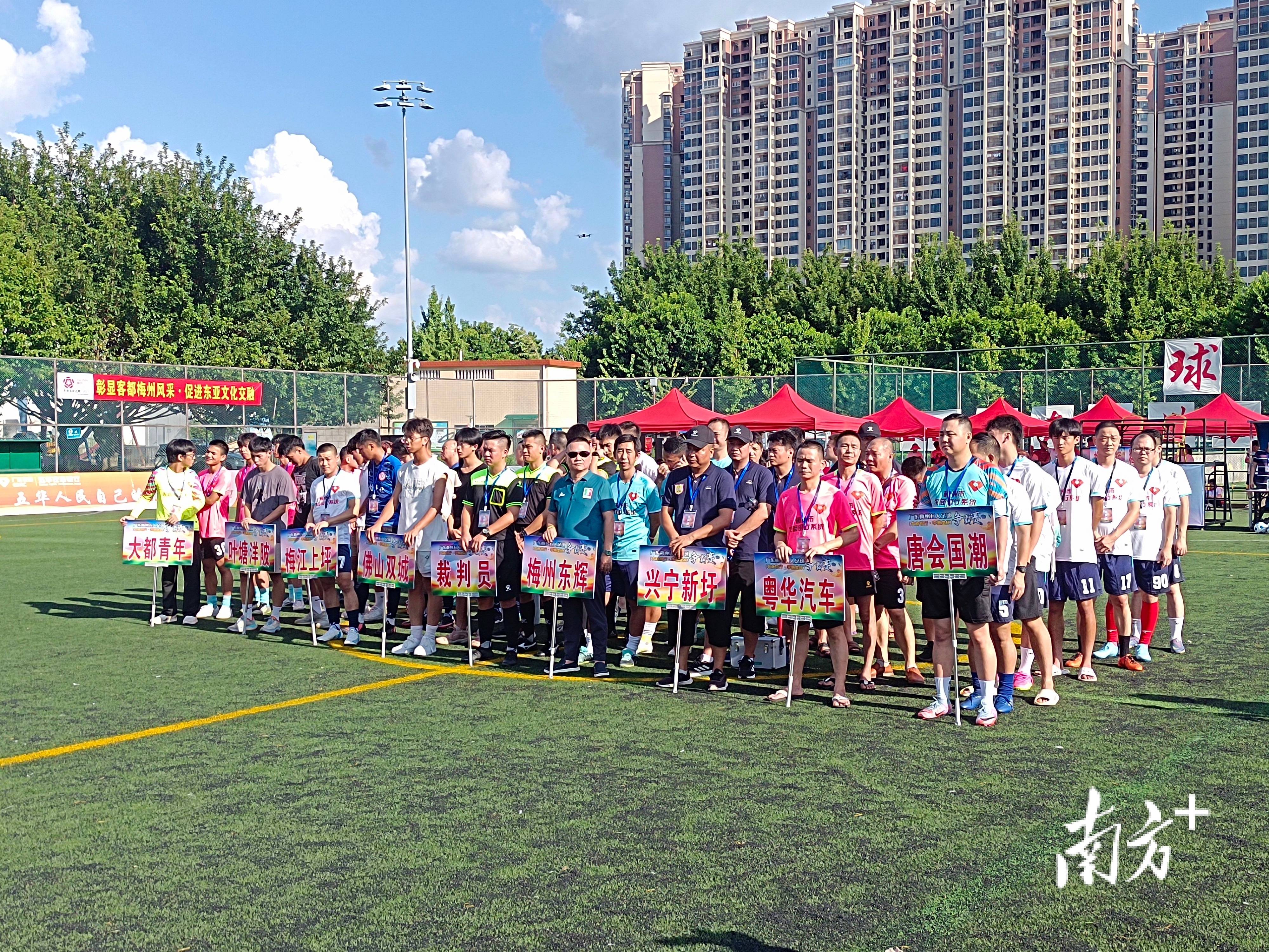 包含争霸赛场：强队角逐，胜负难料的词条