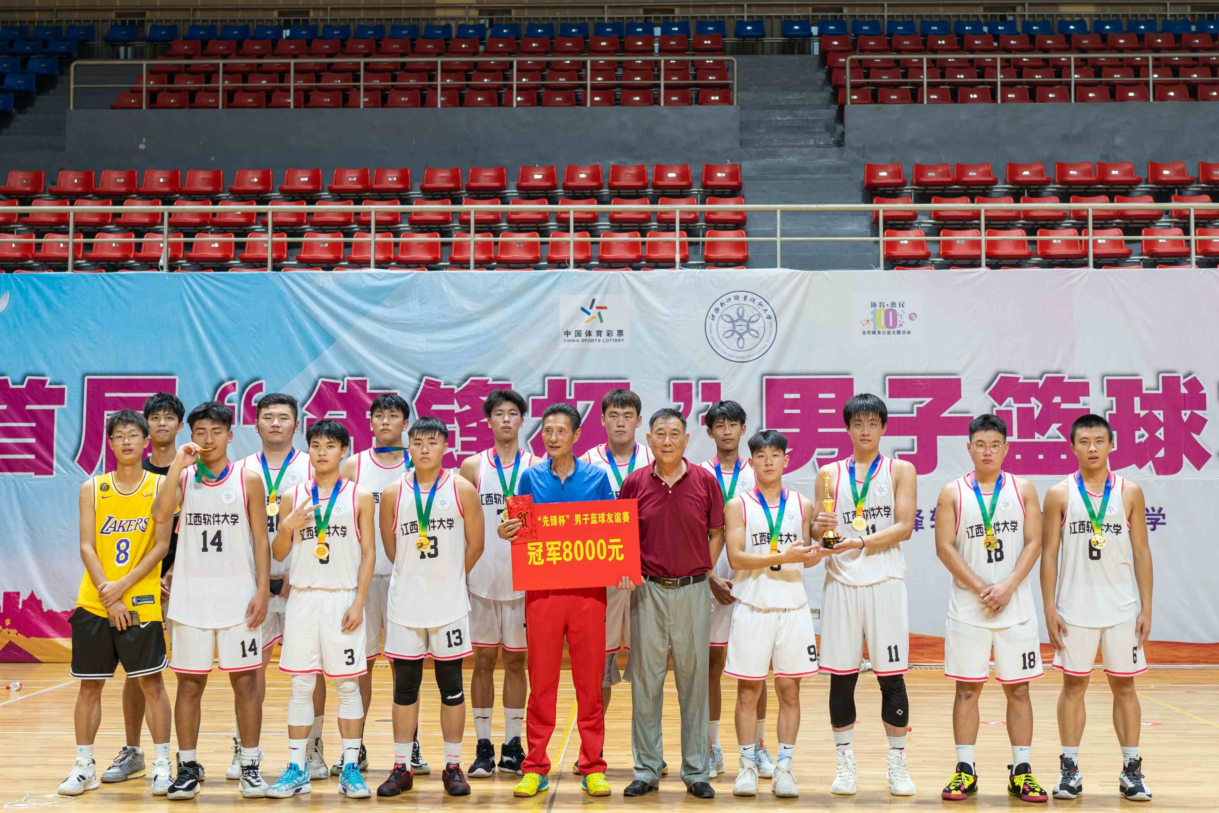 激烈角逐!中国篮球联赛争夺冠军荣誉 激烈角逐!中国篮球联赛争夺冠军荣誉